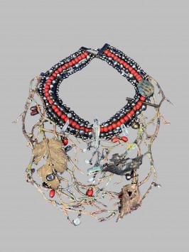 Ожерелье с листьями