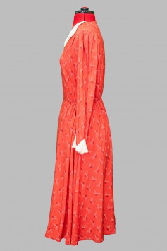 Платье коралловое с белым воротничком