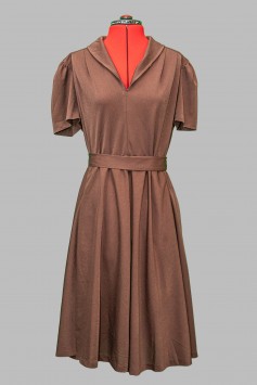 Платье коричневое с отложным воротником