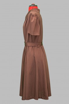 Платье коричневое с отложным воротником