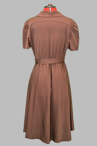 Платье коричневое с отложным воротником