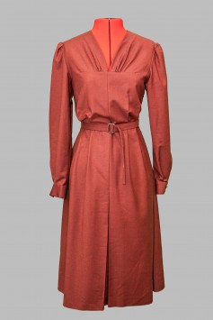 Платье коричневое с длинными рукавами