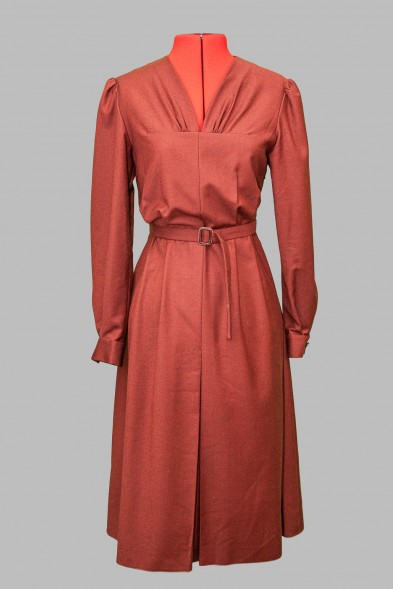 Платье коричневое с длинными рукавами