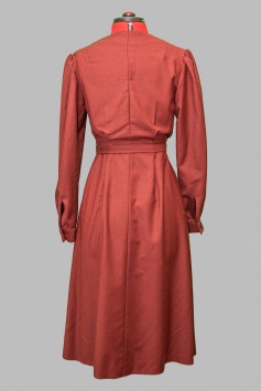 Платье коричневое с длинными рукавами