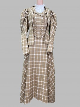 Костюм тройка