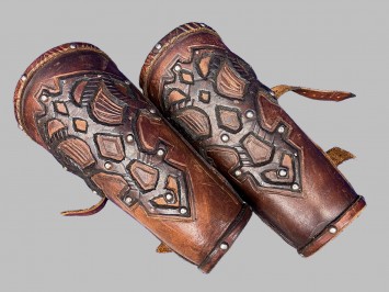 Кожаные наручи