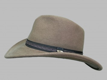 Шляпа фетровая коричневая																														