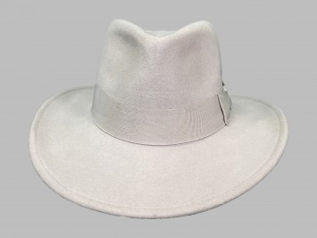 Шляпа фетровая светло - серая																														