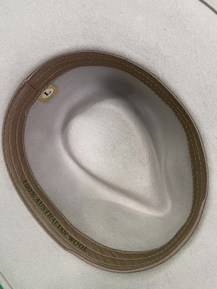 Шляпа фетровая светло - серая																														