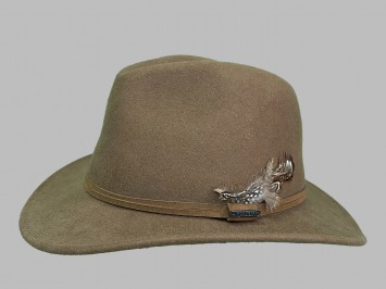 Шляпа фетровая коричневая с пером																														