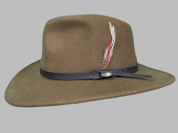 Шляпа фетровая коричневая с пером																														